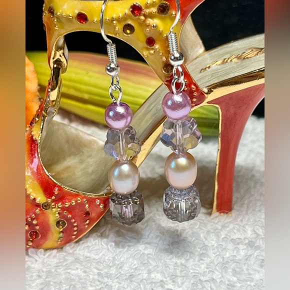🌸fresh water pearl and flower Swarovski earrings-classics! Pale purples - Picture 6 of 8